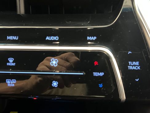 Used 2022 Toyota Venza Limited AWD/4WD image 54