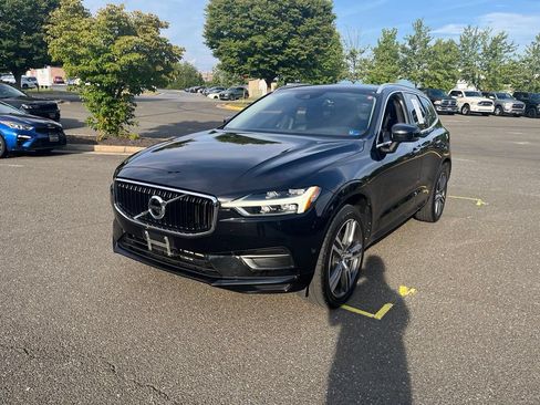 Used 2019 Volvo XC60 T6 Momentum w/ Multimedia Package AWD/4WD image 3