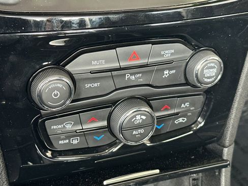 Used 2023 Chrysler 300 S image 17