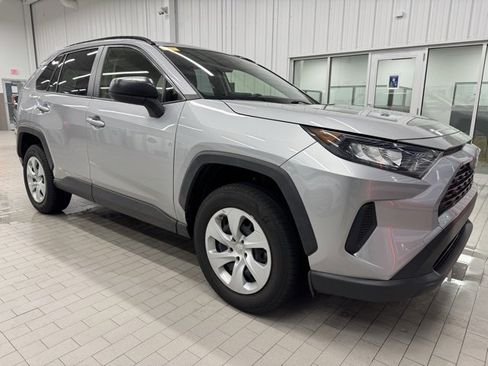 Used 2021 Toyota RAV4 LE image 1
