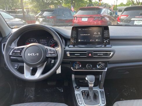 Used 2022 Kia Seltos LX AWD/4WD image 5