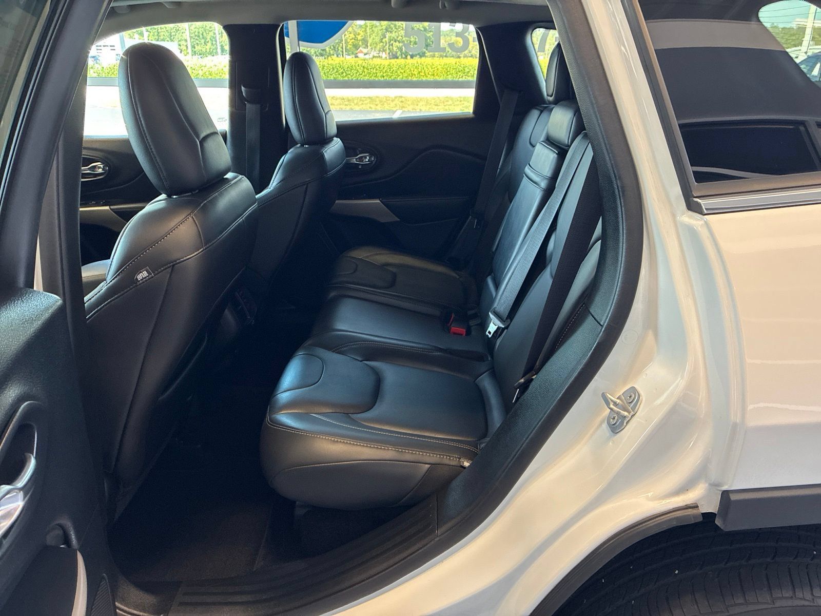 Used 2017 Jeep Cherokee Limited AWD/4WD image 12