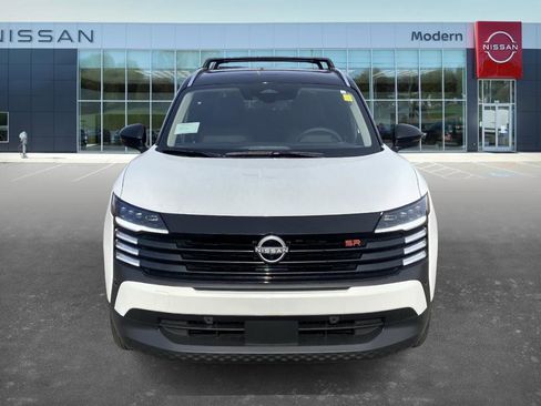 New 2026 Nissan Kicks SR image 2