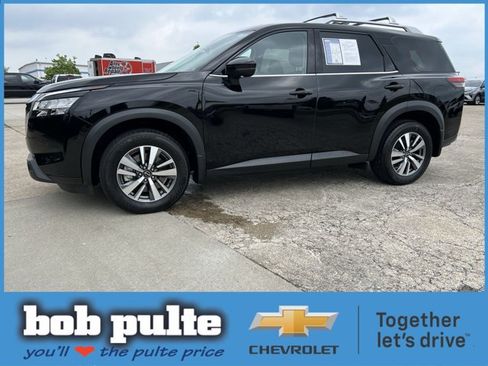 Used 2024 Nissan Pathfinder SL FWD image 1