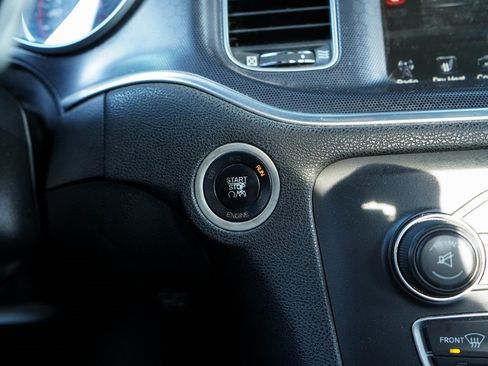 Used 2016 Dodge Charger SXT image 13