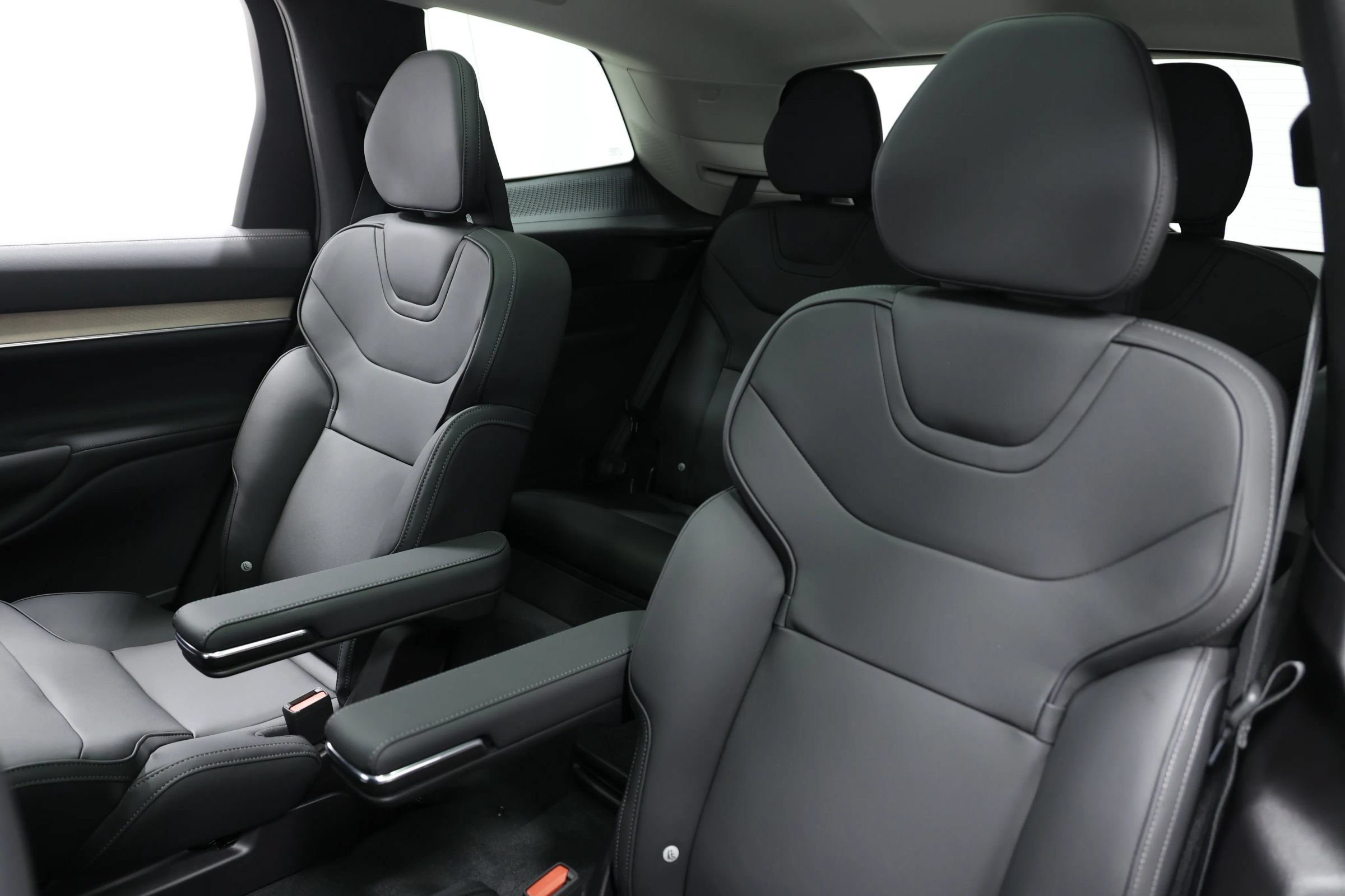 Used 2025 Volvo EX90 Plus AWD/4WD image 3