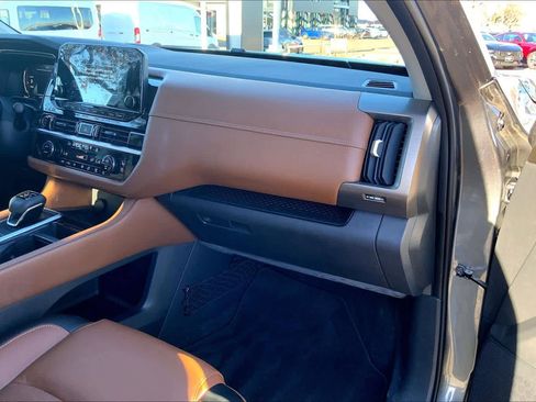 Used 2022 Nissan Pathfinder Platinum w/ Cargo Package image 18