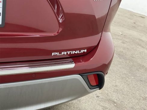 Used 2020 Toyota Highlander Platinum image 11