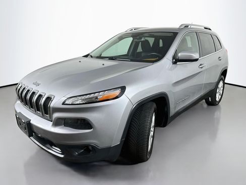 Used 2014 Jeep Cherokee Latitude w/ Cold Weather Group FWD image 3