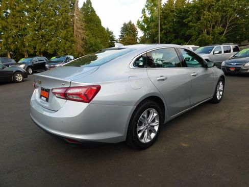 Used 2021 Chevrolet Malibu LT FWD image 2