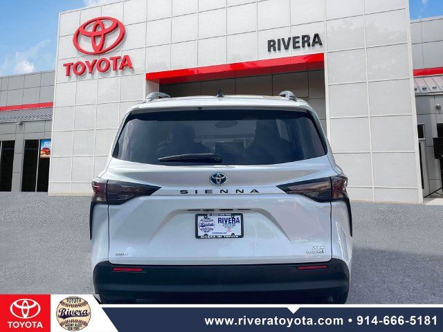 Used 2024 Toyota Sienna XLE w/ XLE Plus Package AWD/4WD image 7
