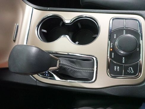 Used 2016 Jeep Grand Cherokee Limited AWD/4WD image 17