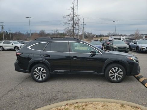 Used 2024 Subaru Outback Premium image 4