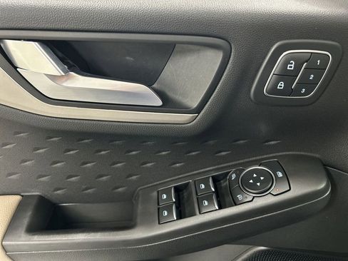 Used 2020 Ford Escape SEL image 11