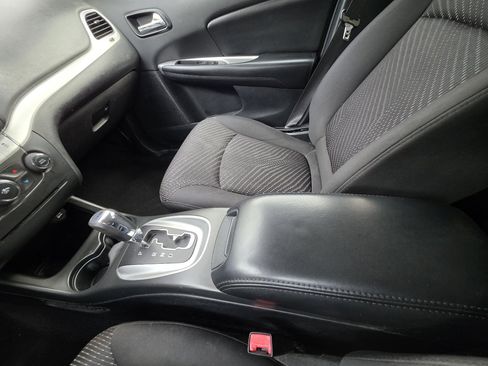 Used 2014 Dodge Journey SXT w/ Flexible Seating Group image 29