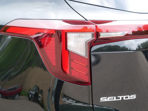Certified 2024 Kia Seltos EX AWD/4WD image 17