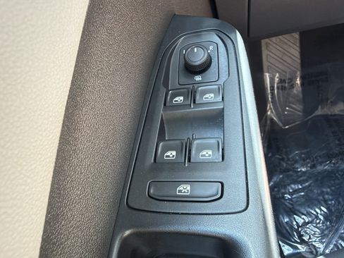 Used 2022 Volkswagen Taos SE AWD/4WD image 25