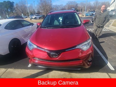 Used 2018 Toyota RAV4 XLE image 1