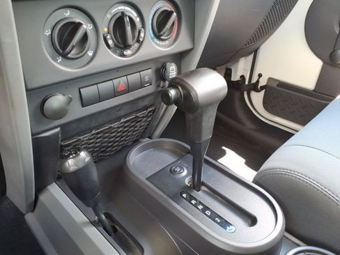 Used 2009 Jeep Wrangler X AWD/4WD image 15