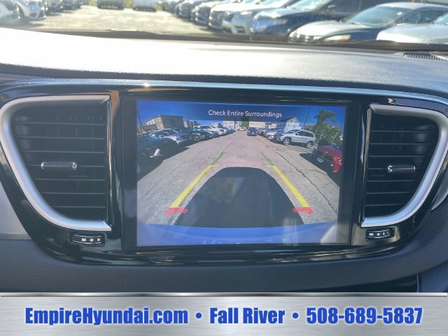 Used 2025 Chrysler Pacifica Select FWD image 21
