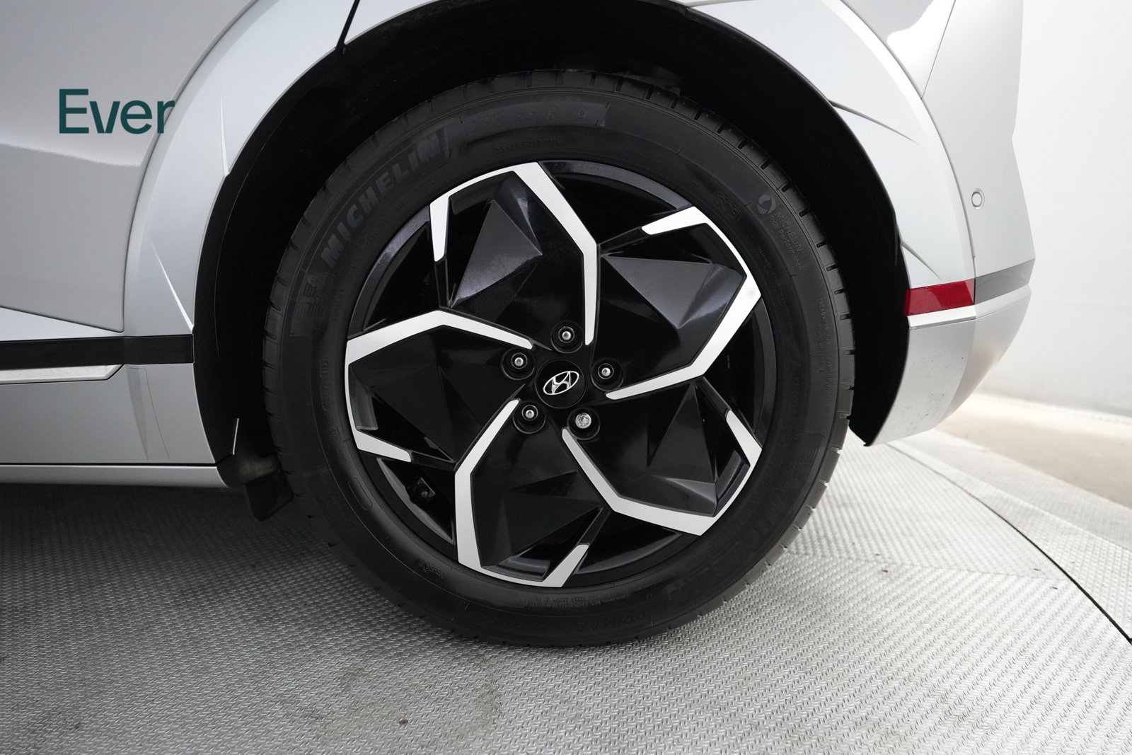 Used 2024 Hyundai Ioniq 5 Limited RWD image 9