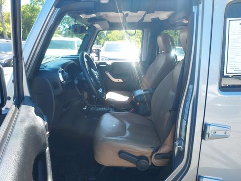 Used 2016 Jeep Wrangler Unlimited Sahara w/ Connectivity Group AWD/4WD image 22