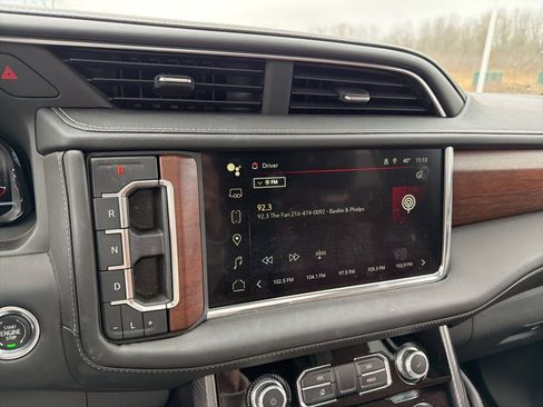 Used 2023 GMC Yukon Denali Ultimate image 12