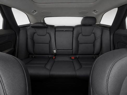 Certified 2024 Volvo XC60 B5 Plus w/ Protection Package Premier AWD/4WD image 14