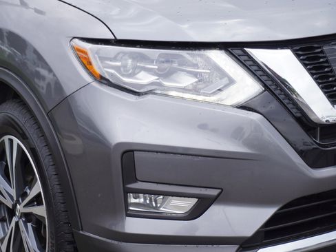 Used 2017 Nissan Rogue SL w/ SL Premium Package FWD image 3