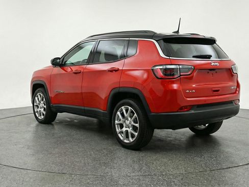 Used 2025 Jeep Compass Limited image 6