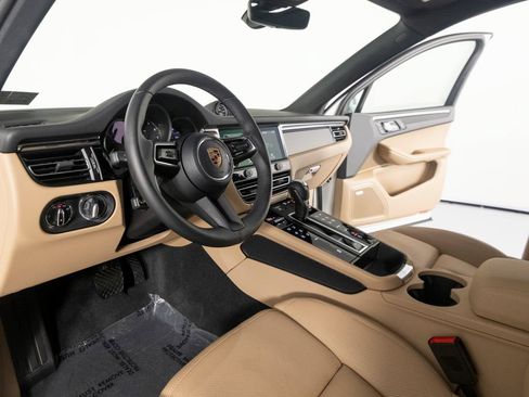 Certified 2026 Porsche Macan AWD/4WD image 11