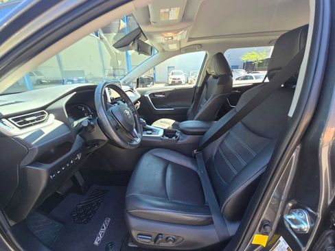 Used 2019 Toyota RAV4 Limited w/ Advanced Technology Package AWD/4WD image 21
