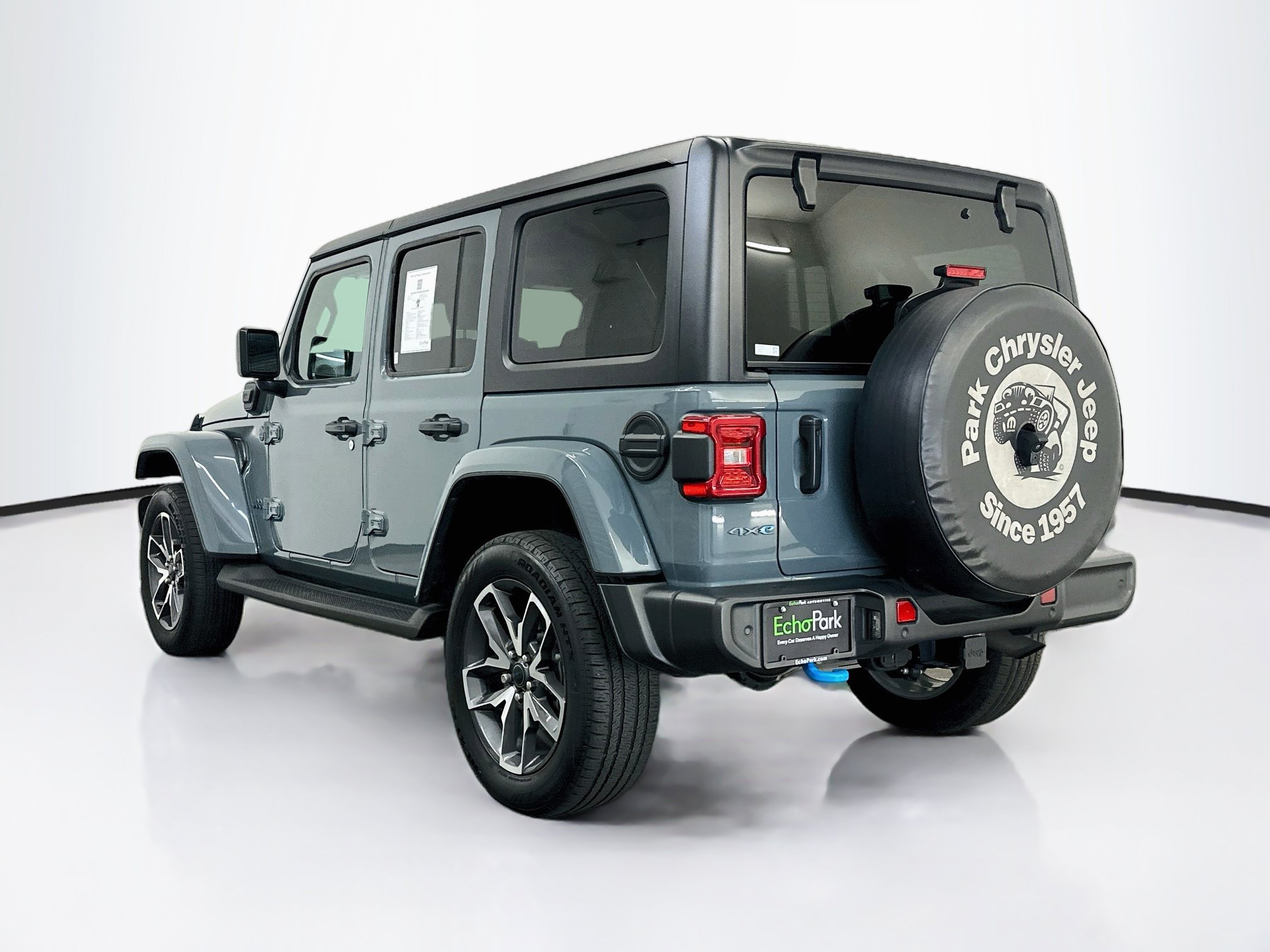 Used 2024 Jeep Wrangler Unlimited w/ Convenience Group AWD/4WD image 5