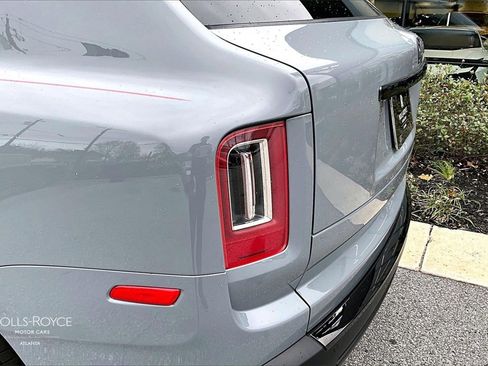 Used 2024 Rolls-Royce Cullinan Black Badge image 28