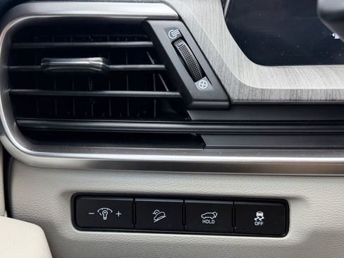 Used 2025 Kia Telluride EX w/ EX Captain's Chair Package image 24