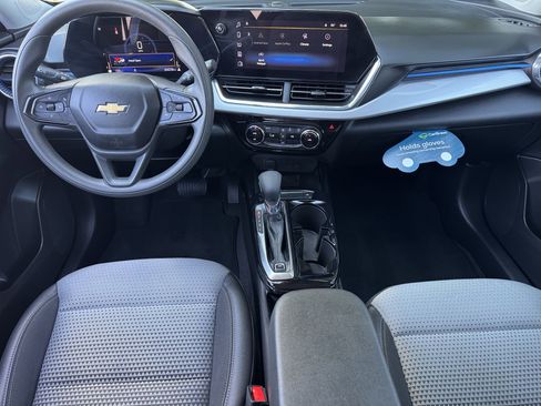 Used 2025 Chevrolet Trax LT FWD image 18