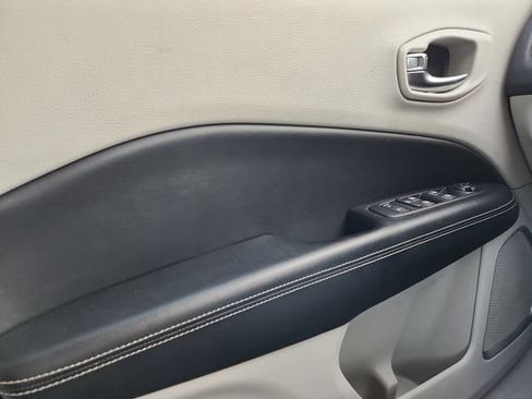 Used 2019 Jeep Compass Latitude w/ Safety & Security Group AWD/4WD image 13