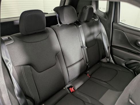 Certified 2022 Jeep Renegade Altitude w/ Convenience Group image 30