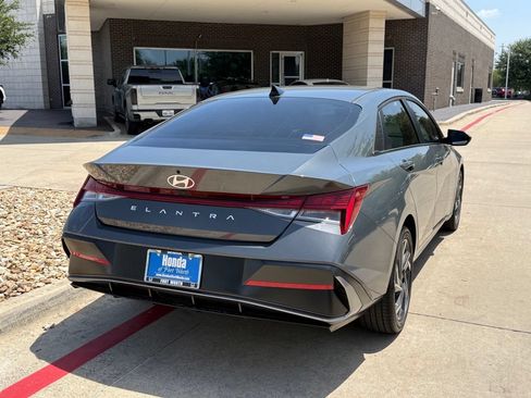 Used 2025 Hyundai Elantra SEL w/ Cargo Package FWD image 5
