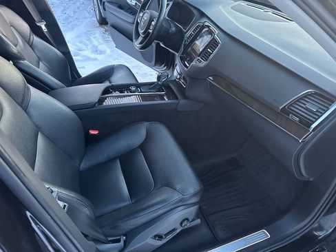Used 2016 Volvo XC90 T6 Momentum w/ Momentum Plus Package AWD/4WD image 18