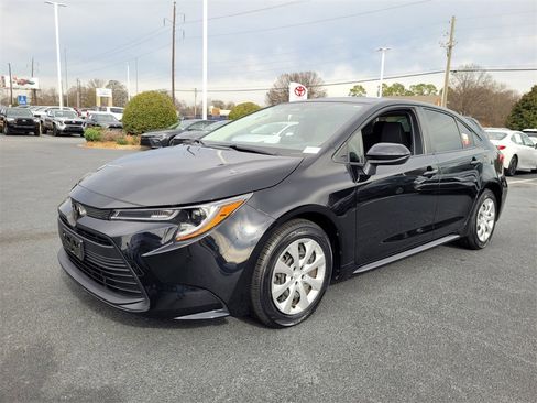 Certified 2023 Toyota Corolla LE image 3