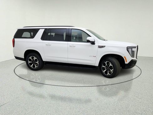 Used 2025 GMC Yukon XL AT4 AWD/4WD image 6