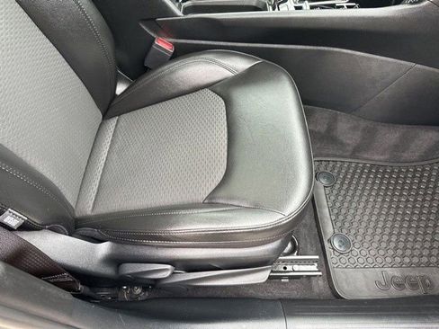 Used 2022 Jeep Compass Altitude w/ Sun and Sound Group image 13