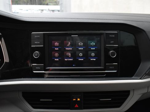 Used 2022 Volkswagen Jetta SE image 36