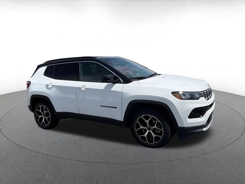 Used 2025 Jeep Compass Limited AWD/4WD image 2