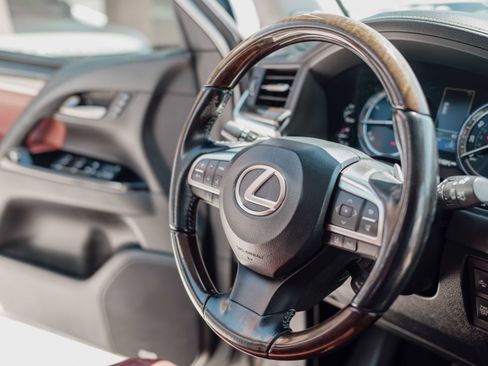 Used 2017 Lexus LX 570 4WD w/ Luxury Package image 20