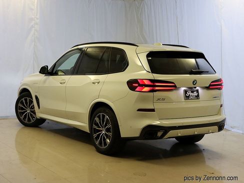 Used 2026 BMW X5 xDrive50e w/ M Sport Package image 9