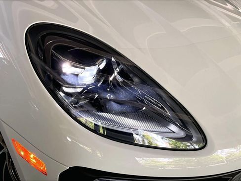 Used 2024 Porsche Macan AWD/4WD image 27