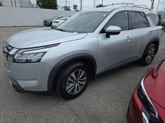 Used 2022 Nissan Pathfinder SL FWD video 1
