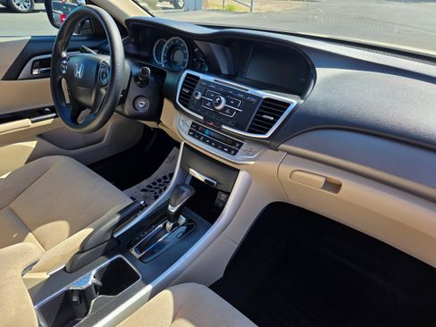 Used 2013 Honda Accord LX image 25